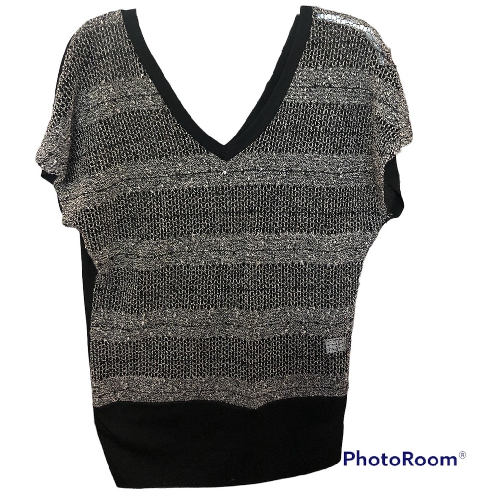 Vanity knit v-neck top W/flattering wide waist band, sequin details.  EUC, SZ M